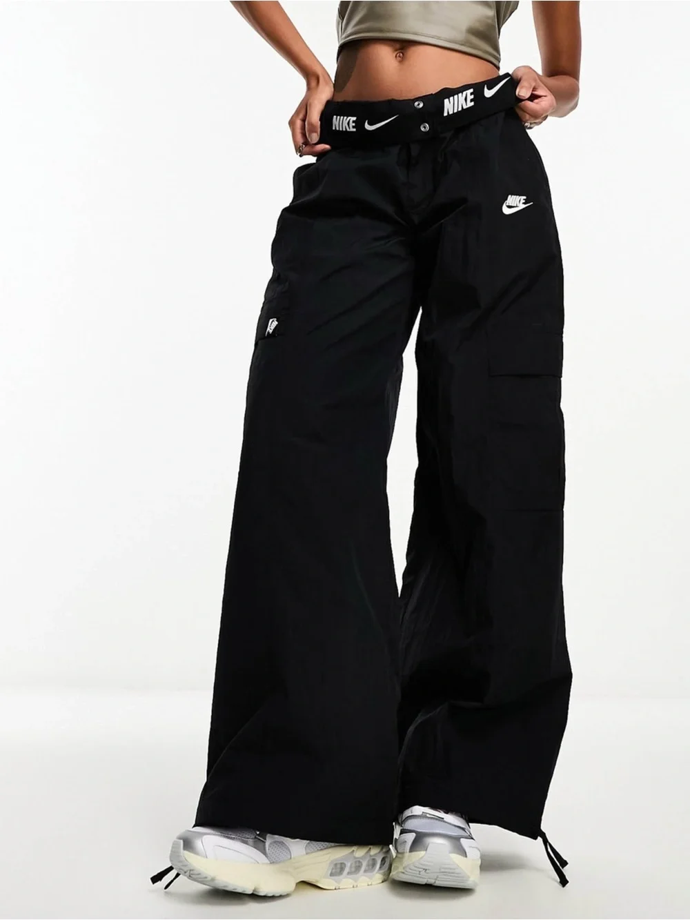 Nike woven cargo wide leg dance jogger pants black medium